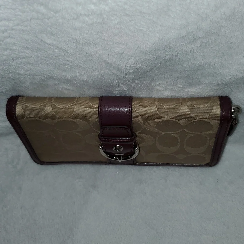 Coach Signature Campbell Buckle Accordion Zip Around Wallet